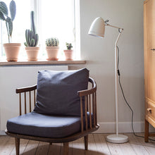 Indlæs billede til gallerivisning Dynamo gulvlampe, Whisper White